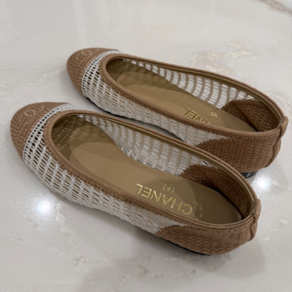 Chanel White and Beige Raffia Flats Size 38 - Picture 8 of 8